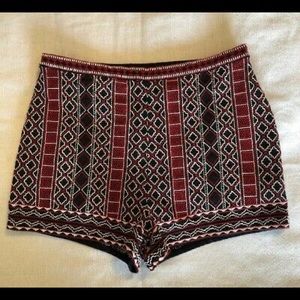 WHITE AND RED EMBROIDERED JEAN SHORT FOREVER 21